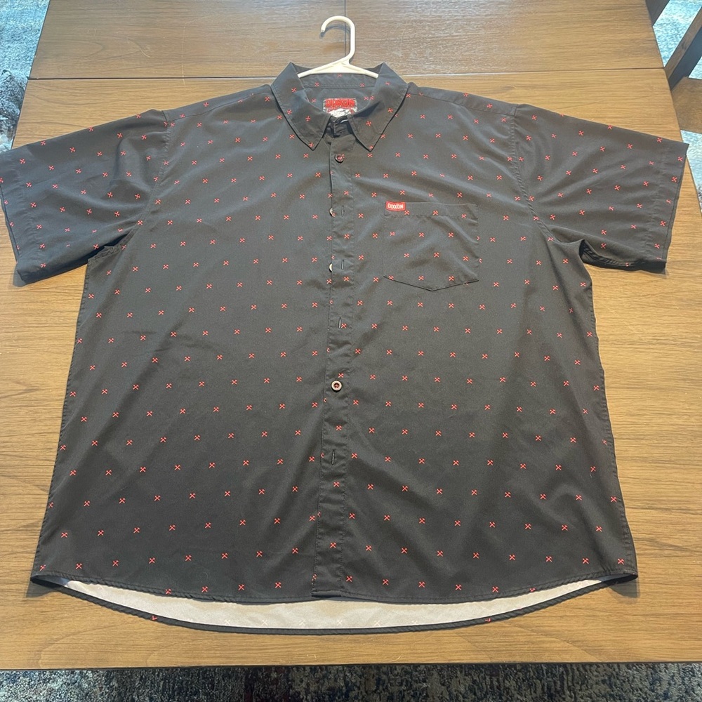 Men’s DIXXION hammer & wrench button down. 3X. Black/red